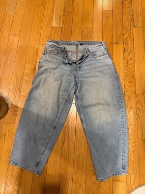 American Eagle Outfitters Light Blue Stretch Denim Jeans. Barrel